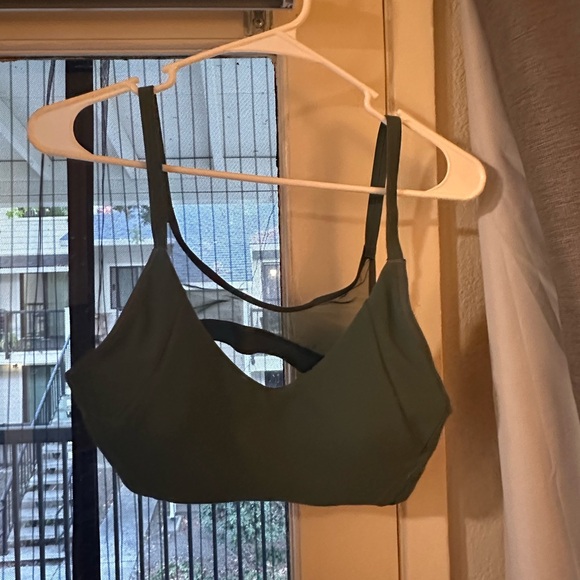 Lululemon Everlux with Mesh Train Bra - Picture 3 of 6